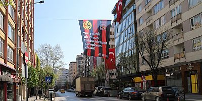 Şehir Eskişehirspor bayrakları ile donatılıyor