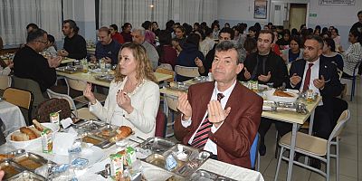 Sivrihisar Eğitim Vakfının iftarında yatılı kız öğrencilerin yüzleri güldü