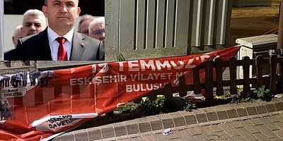 Valiliğin 15 Temmuz pankartını Odunpazarı indirdi, Albayrak ateş püskürdü!