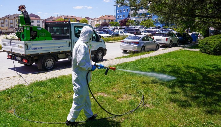 Tepebaşı Belediyesi haşerelerle mücadele ediyor