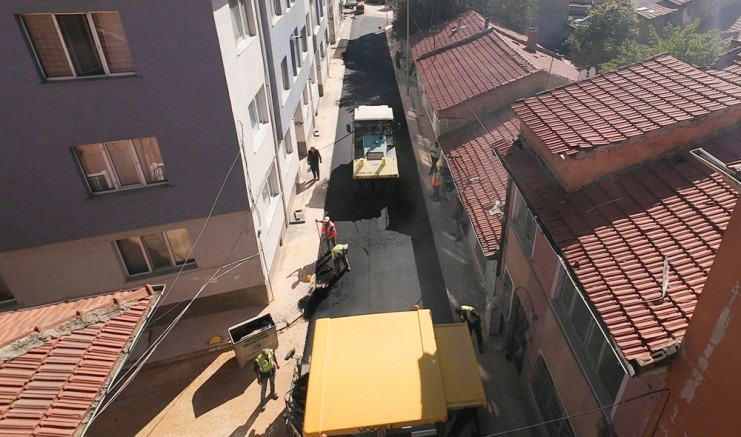 Tepebaşı Belediyesi Yeni Mahalle'de asfalt serimine başladı