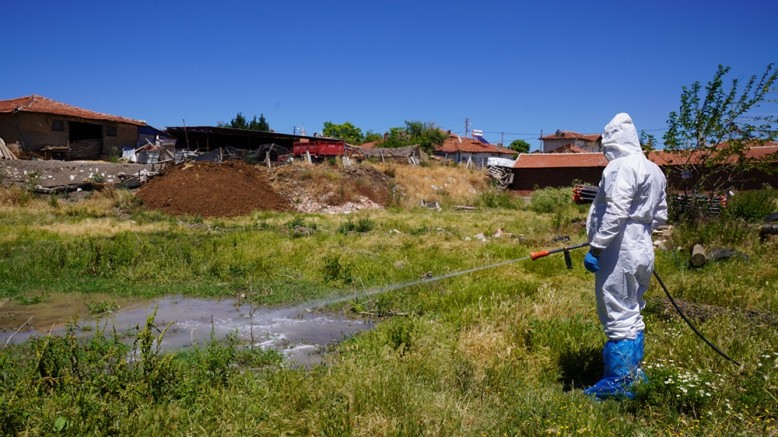 Tepebaşı kırsal mahallelerde de haşeratla mücadele ediyor