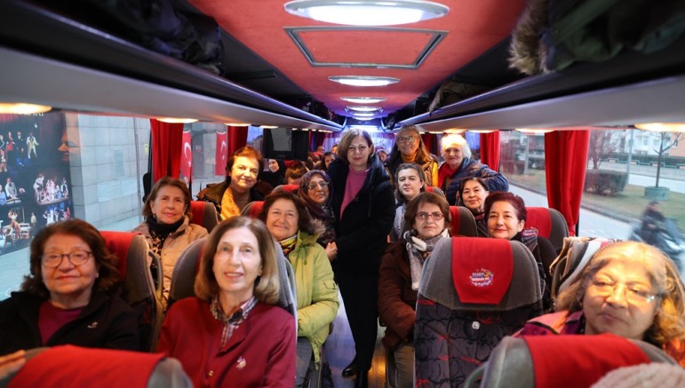 Başkan Ünlüce kültürel mirasla buluşacak kadınları Sivrihisar'a uğurladı
